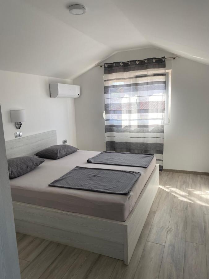 Apartments Nautica Barbat na Rabu Kültér fotó