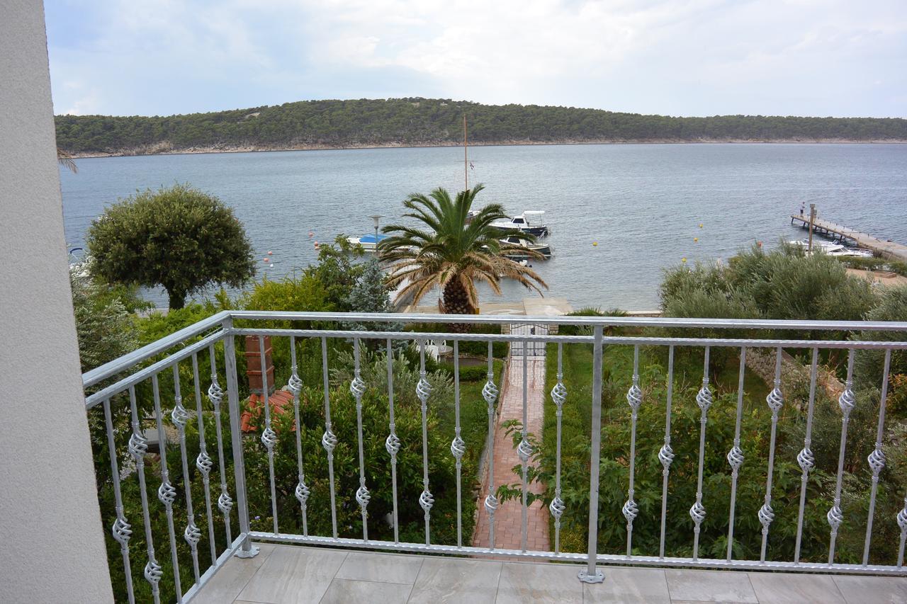 Apartments Nautica Barbat na Rabu Kültér fotó