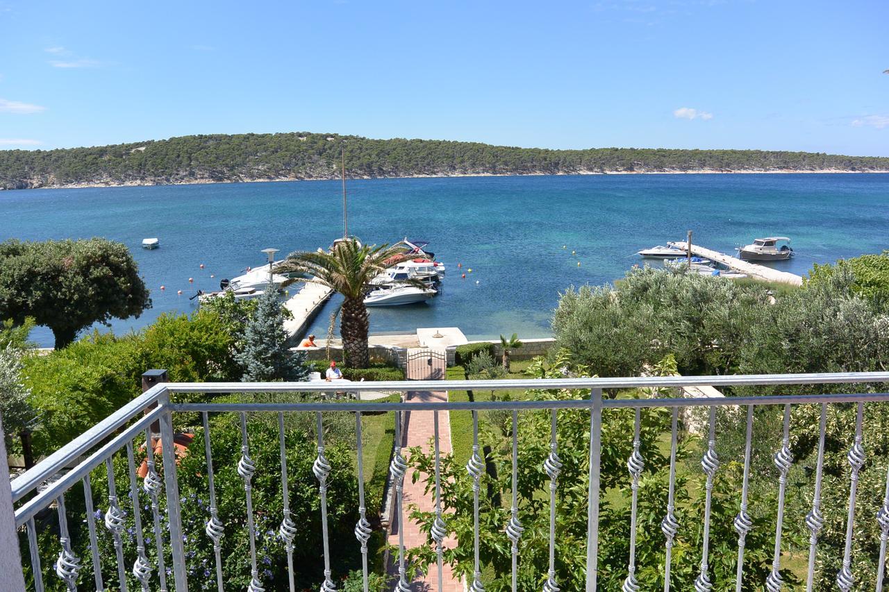 Apartments Nautica Barbat na Rabu Kültér fotó