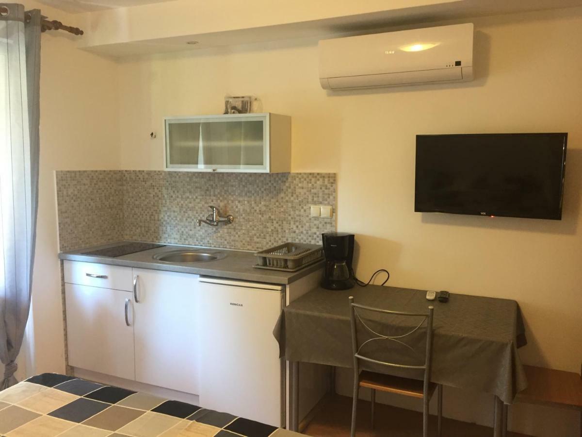 Apartments Nautica Barbat na Rabu Kültér fotó