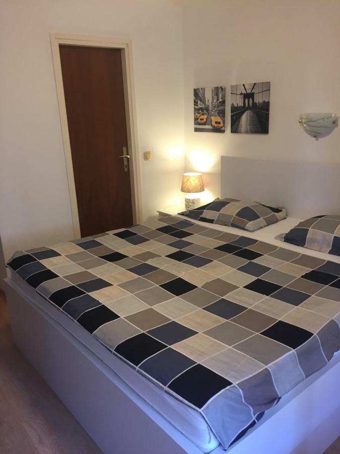 Apartments Nautica Barbat na Rabu Kültér fotó